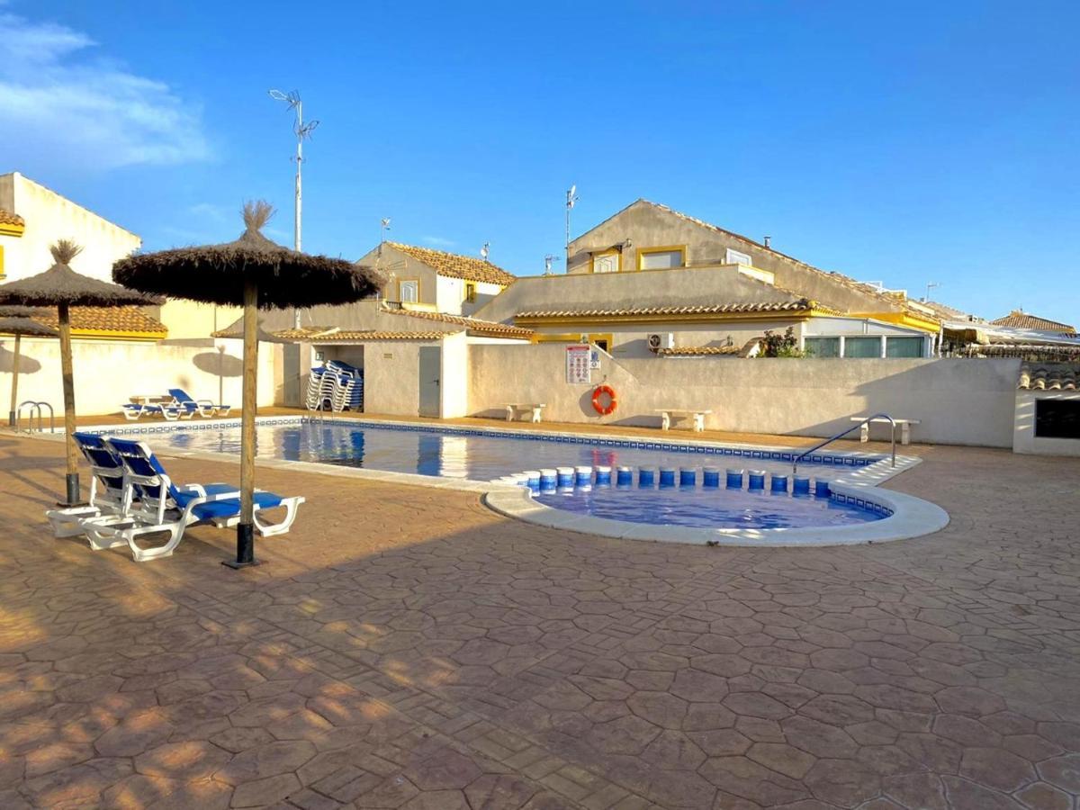 Bonito Adosado Con Piscina A 200 M De La Playa Appartement El Mojon  Buitenkant foto