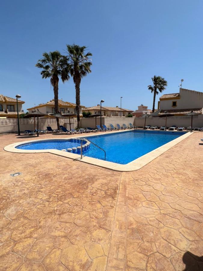 Bonito Adosado Con Piscina A 200 M De La Playa Appartement El Mojon  Buitenkant foto